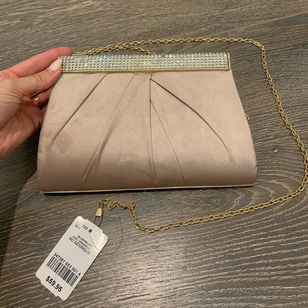 blush, le chateau clutch